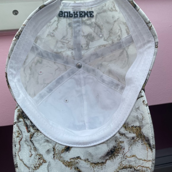 Supreme hat - Picture 3 of 3